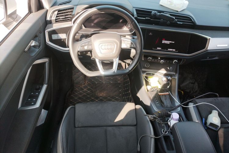奥迪Q3 2023款 35 TFSI 时尚动感型（1.4T）中控内饰13