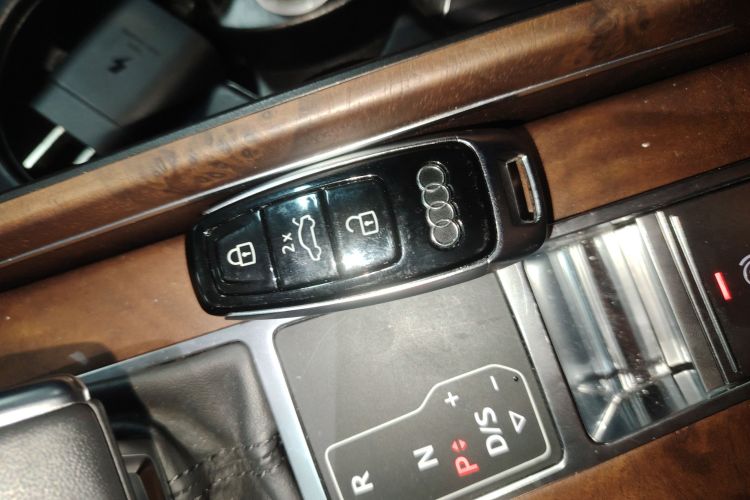 奥迪A6L 2023款 55 TFSI quattro 尊享动感型中控内饰11