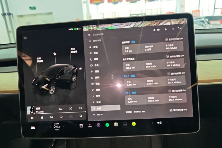 特斯拉 Model Y 2022款 改款 长续航全轮驱动版中控内饰14