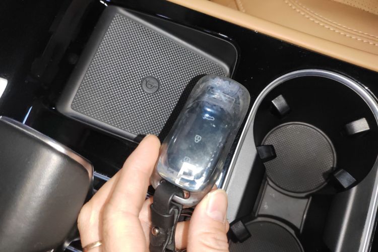 理想汽车 理想ONE 2021款 增程6座版中控内饰7001