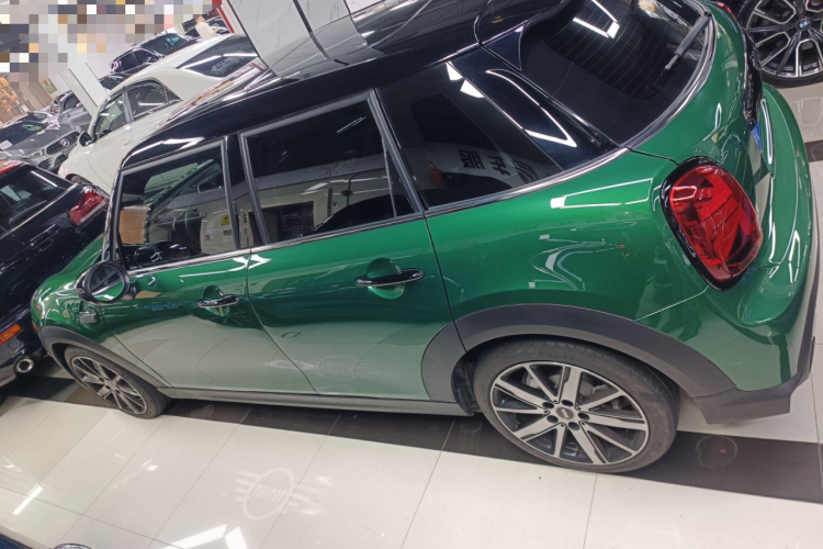 MINI 2023款 1.5T COOPER 艺术家 五门版车身外观4