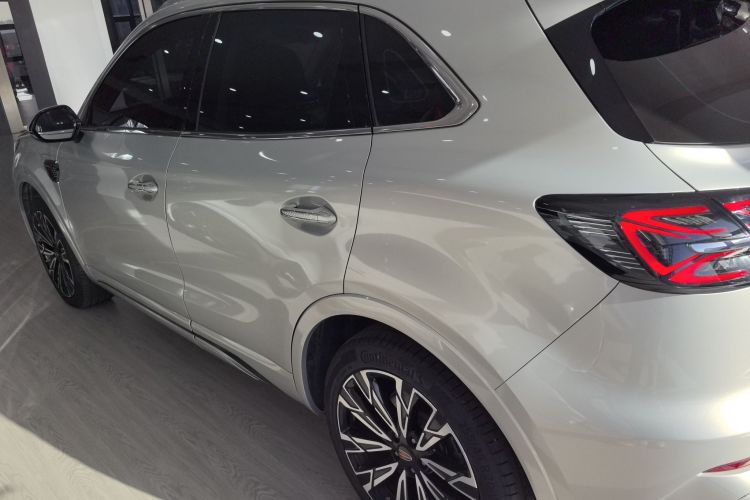 红旗HS5 2023款 2.0T 四驱旗享Pro版车身外观4