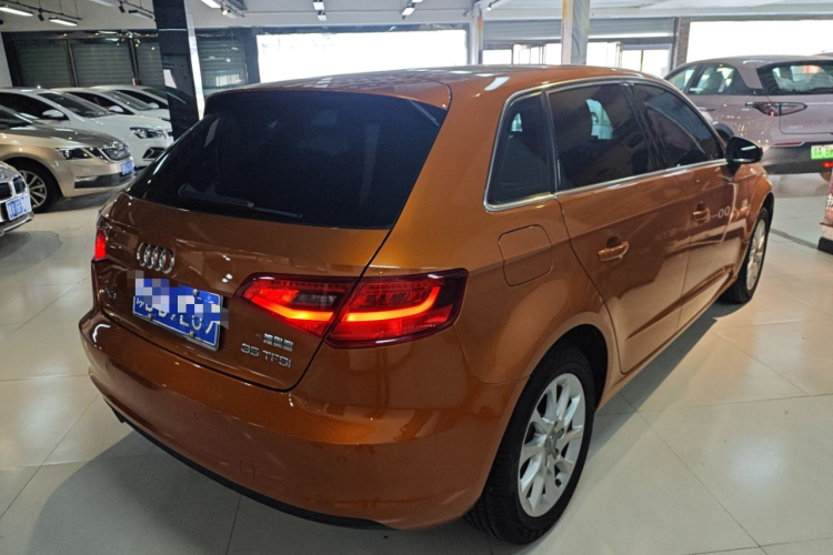 奥迪A3 2015款 Sportback 35 TFSI 百万纪念智领型车身外观7
