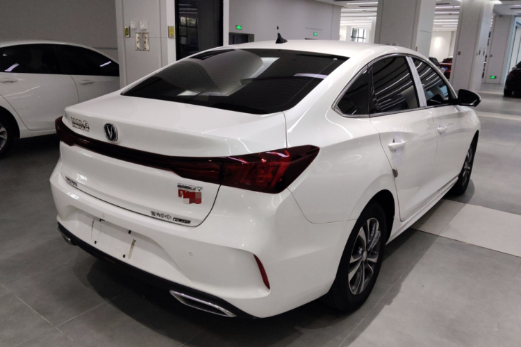 长安 逸动 2024款 PLUS 蓝鲸NE 1.4T GDI DCT高能版车身外观6005