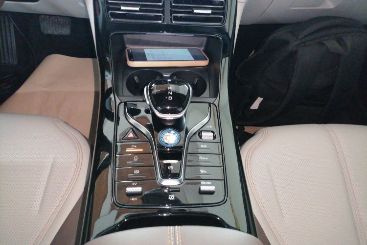 比亚迪 秦PLUS 2024款 荣耀版 DM-i 55KM领先型局部细节18