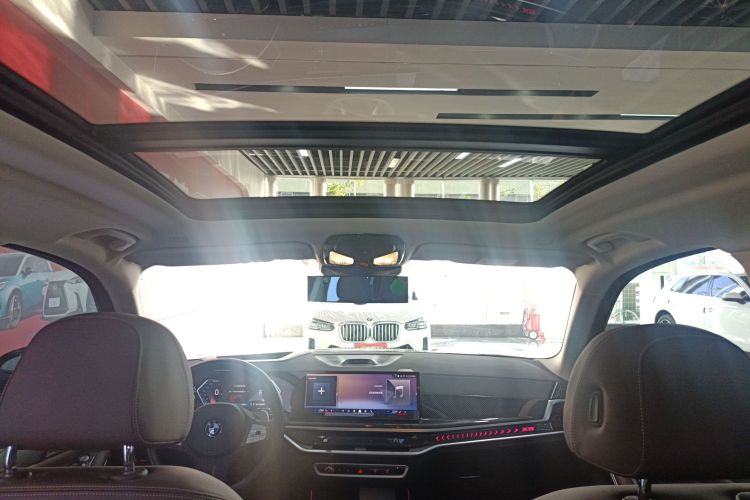 宝马X5 2023款 xDrive 30Li 尊享型M运动曜夜套装中控内饰22