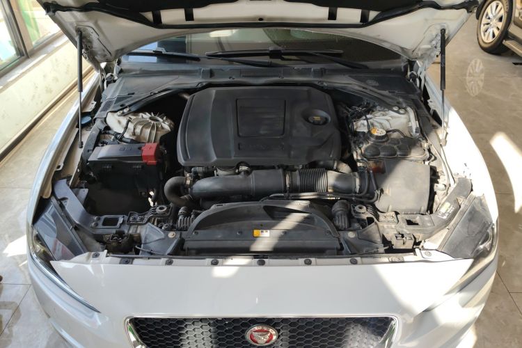 捷豹XEL 2019款 2.0T 200PS 尊享版机舱底盘24