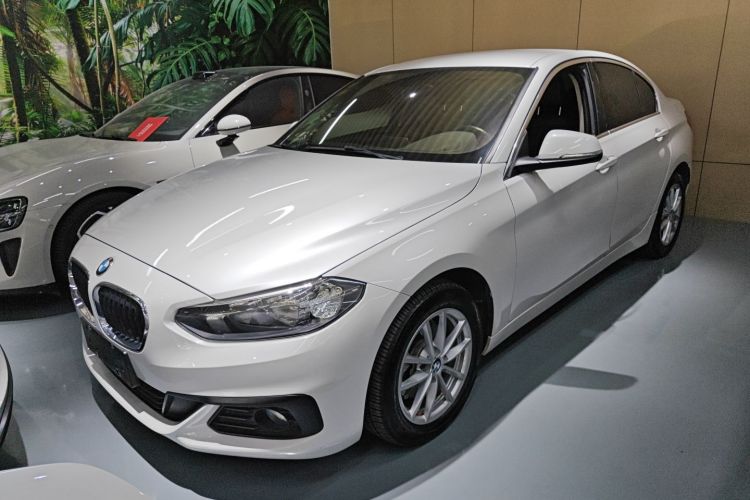 宝马1系 2018款 118i 时尚型车身外观1