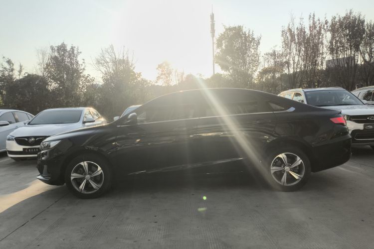 吉利汽车 帝豪GL 2017款 1.8L DCT精英型车身外观4