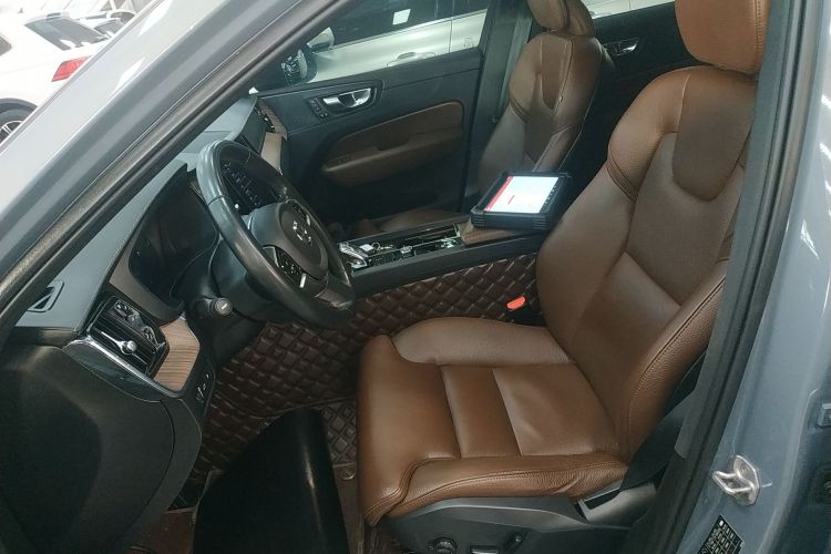 沃尔沃XC60新能源 2022款 T8 插电混动 四驱智远豪华版中控内饰19