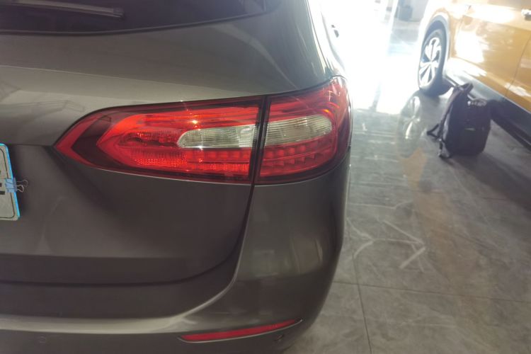 奔驰B级 2020款 B 180车身外观9