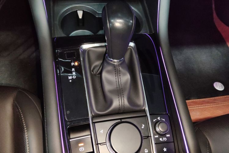 马自达3 昂克赛拉 2023款 2.0L 自动质雅版中控内饰18