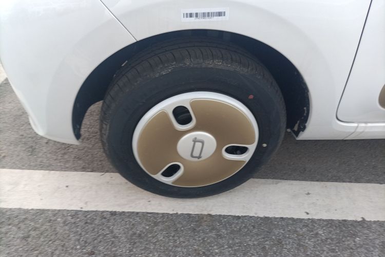 奔腾小马 2026款 222km 闪耀马车身外观6002