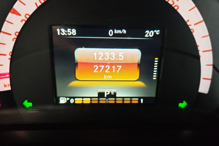 smart fortwo 2016款 0.9T 66千瓦硬顶先锋版中控内饰15