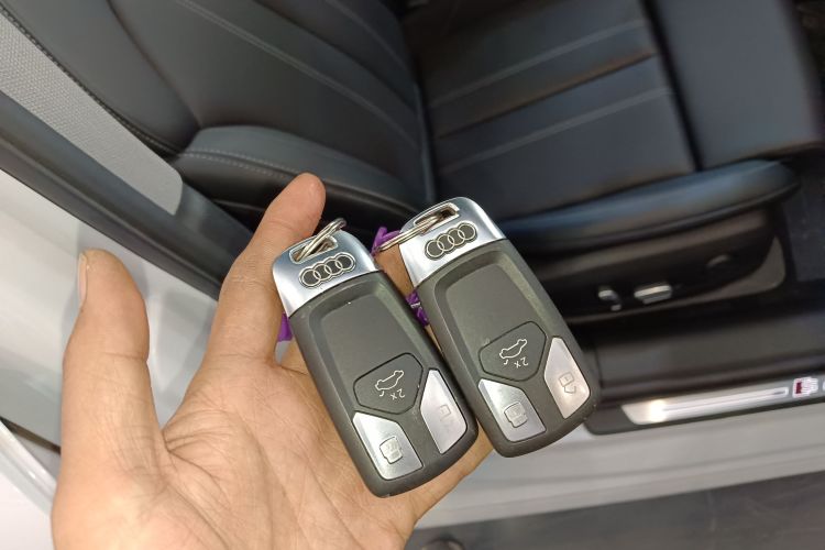 奥迪A4L 2024款 40 TFSI 时尚动感型中控内饰11