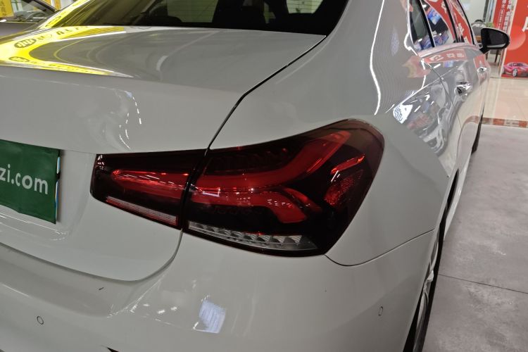 奔驰A级 2021款 A 200 L 运动轿车时尚型车身外观9