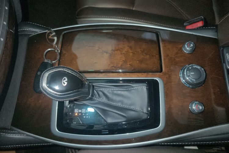 英菲尼迪QX60(进口) 2016款 2.5 S/C Hybrid 两驱卓越版 国V中控内饰18