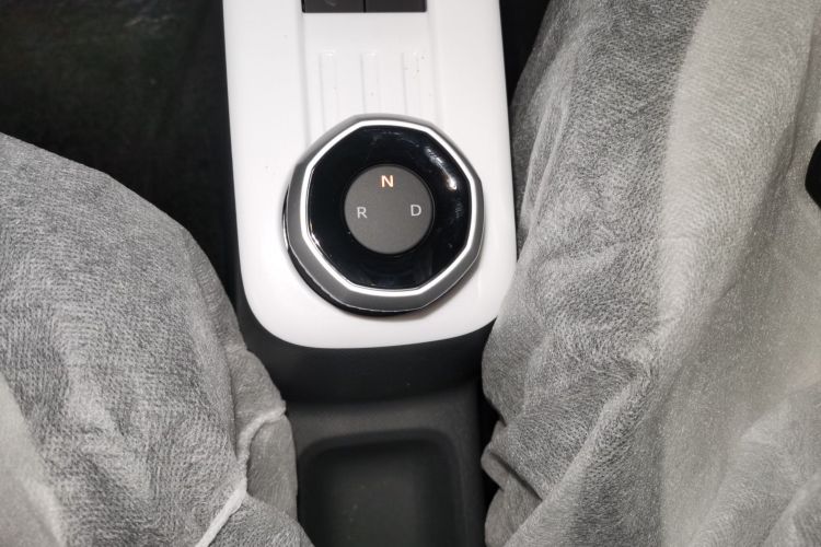 吉利银河 2025款 210km 熊猫卡丁中控内饰18