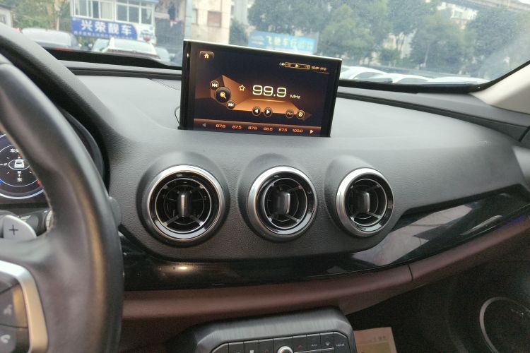 魏牌 VV7 2017款 2.0T 旗舰型中控内饰16