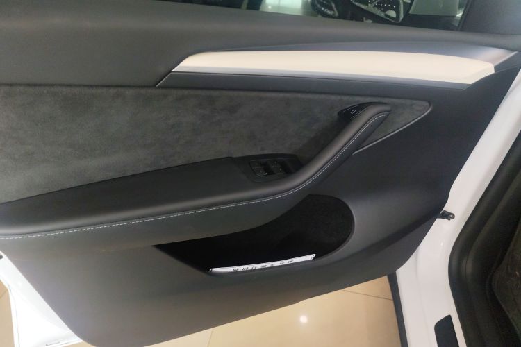 特斯拉 Model Y 2022款 改款 长续航全轮驱动版中控内饰7007
