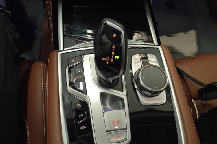 宝马7系 2018款 740Li xDrive 尊享型 M运动套装中控内饰18