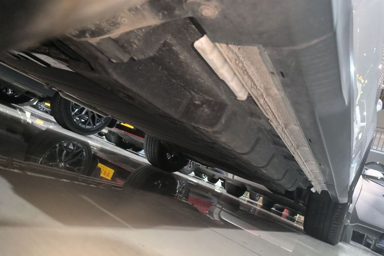 比亚迪 宋PLUS新能源 2025款 DM-i 智驾版 112KM 尊荣型局部细节9002