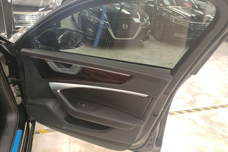 奥迪A6L 2024款 45 TFSI 臻选动感型中控内饰7005