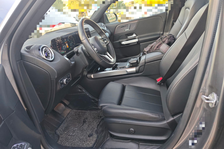 奔驰EQB 2022款 EQB 260中控内饰19