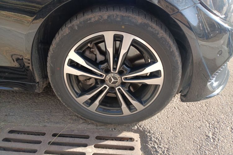 奔驰C级 2018款 C 200 运动版车身外观10