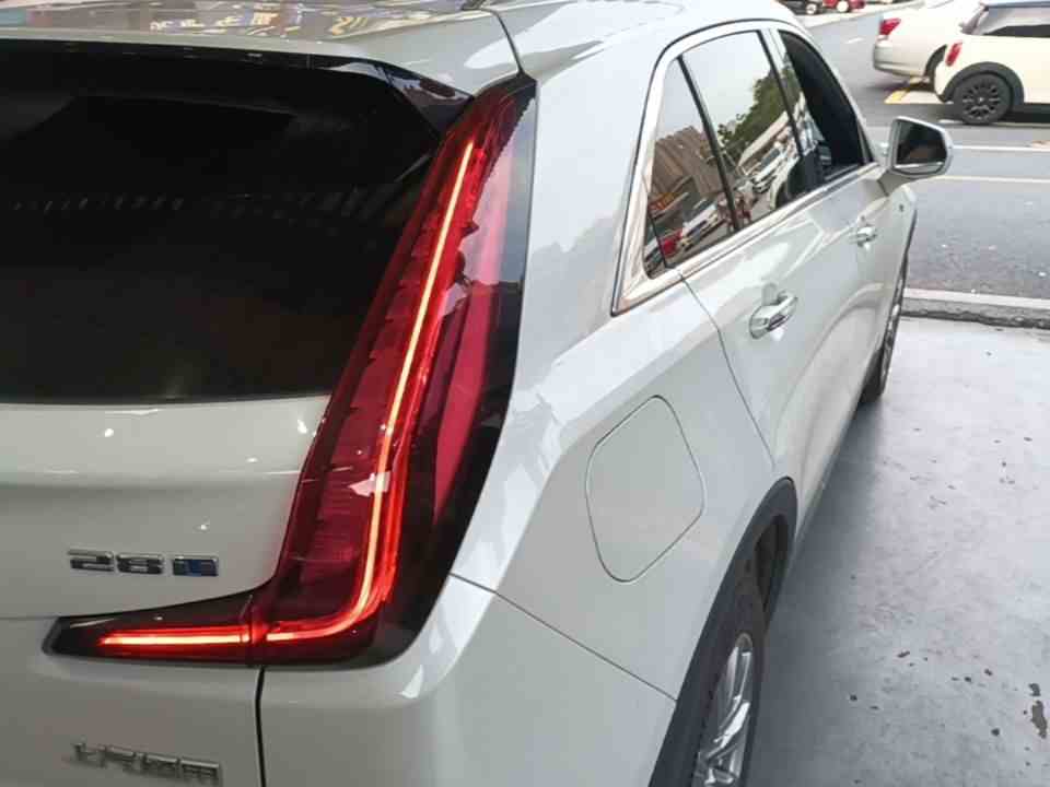 凯迪拉克XT4 2023款 28T 两驱尊贵型(2)