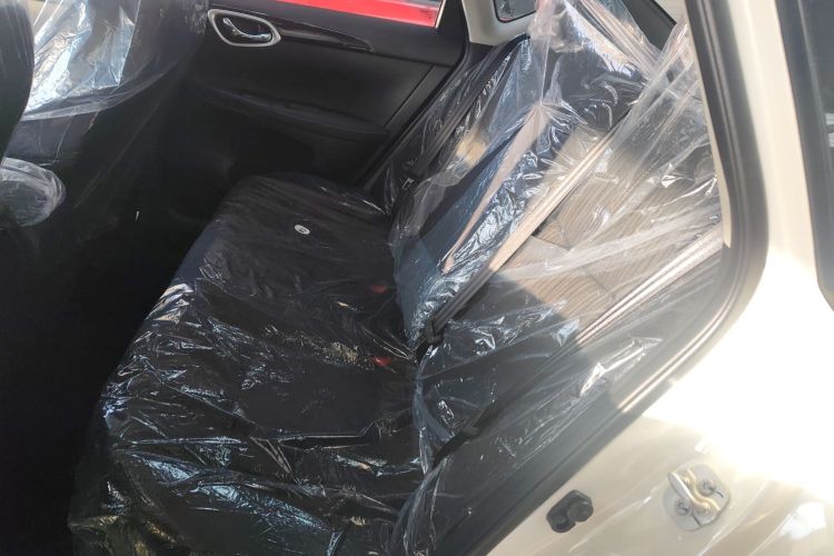 日产 轩逸 2024款 改款 经典 1.6XE CVT舒适版中控内饰21