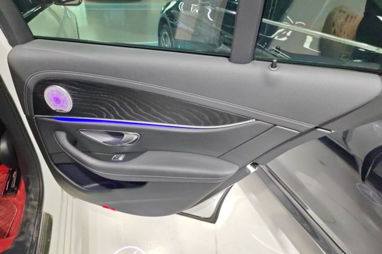 奔驰E级(进口) 2023款 E 260 时尚型运动版中控内饰7006