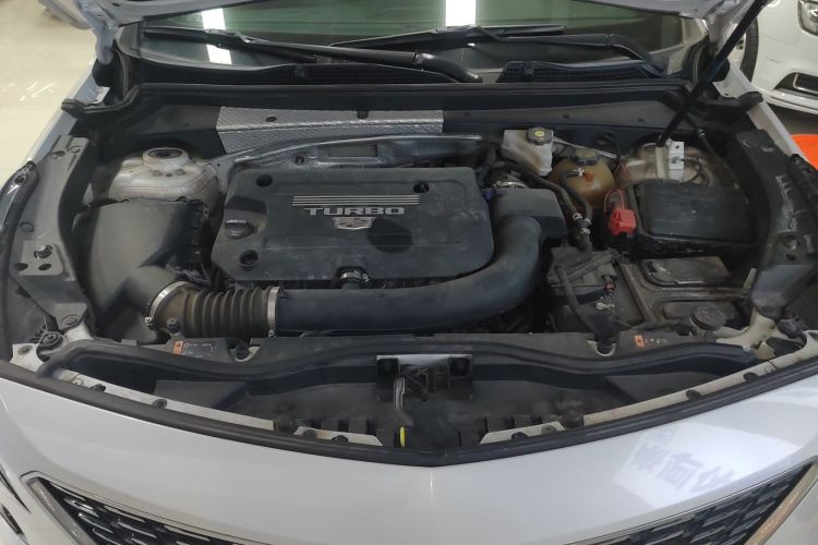 凯迪拉克XT4 2018款 28T 两驱领先型机舱底盘24