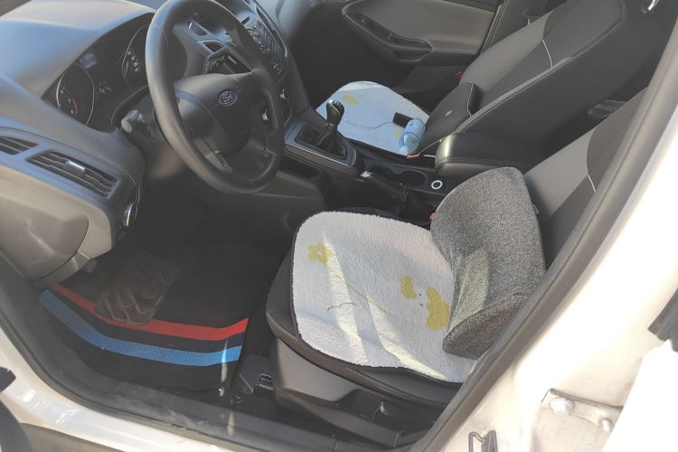 福特 福克斯 2012款 两厢 1.6L 手动舒适型中控内饰19