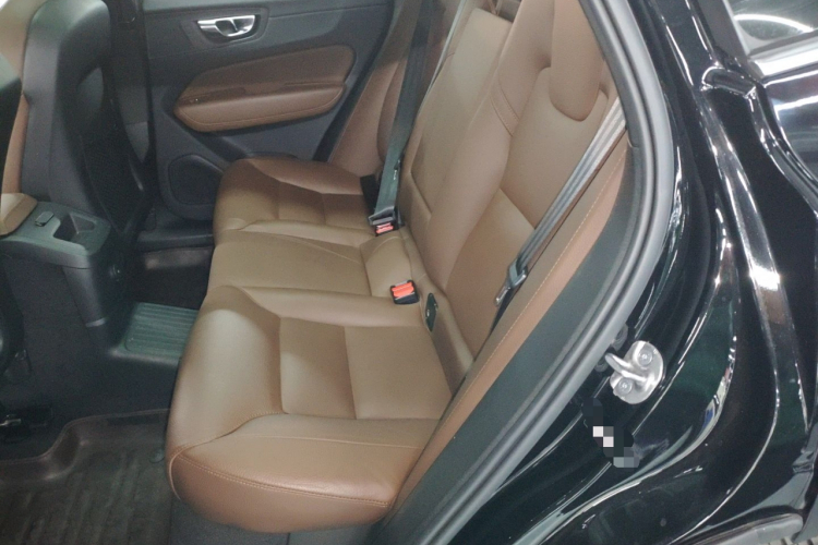 沃尔沃XC60新能源 2023款 T8 插电混动 长续航四驱智远豪华版中控内饰7004