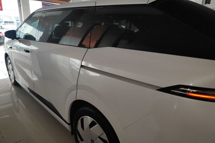 小鹏X9 2024款 702超长续航Max车身外观4