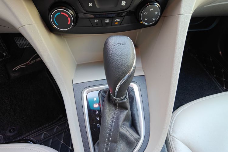 别克 英朗 2019款 15T 双离合进取型 国VI中控内饰18