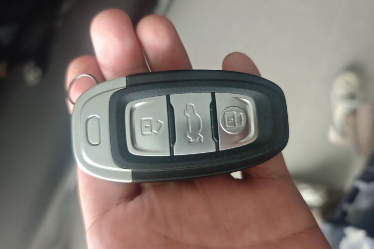 红旗E-QM5 2023款 基础出行版中控内饰11