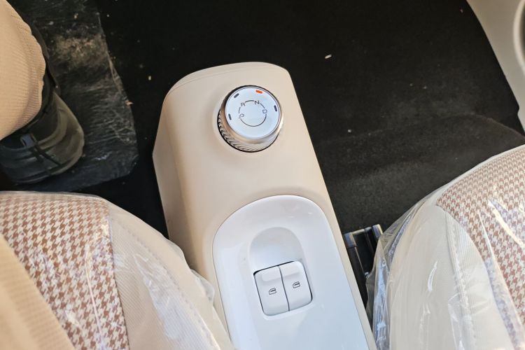 五菱汽车 宏光MINIEV 2024款 第三代 215km 青春版中控内饰18