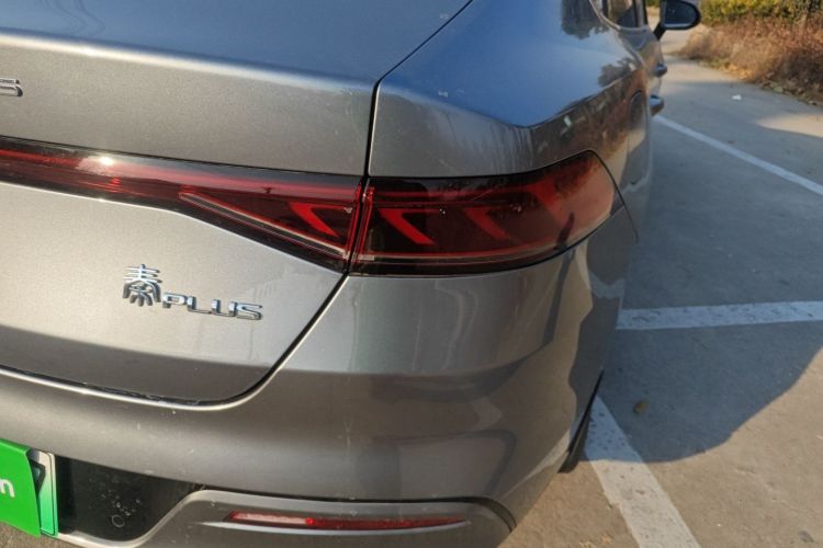 比亚迪 秦PLUS 2024款 荣耀版 DM-i 55KM领先型车身外观6006