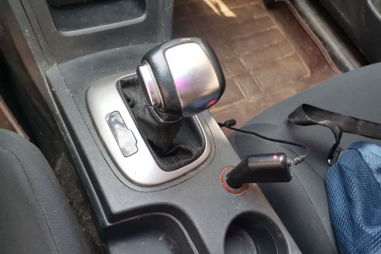 荣威350 2015款 1.5L 自动豪华天窗版中控内饰18