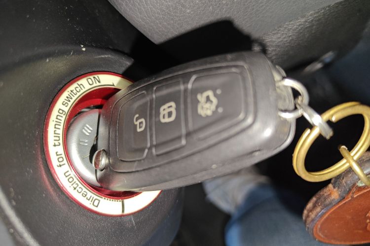 福特 福克斯 2018款 三厢经典 EcoBoost 180 自动精英型中控内饰11