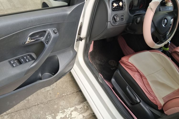 大众 Polo 2016款 1.4L 自动风尚型中控内饰20