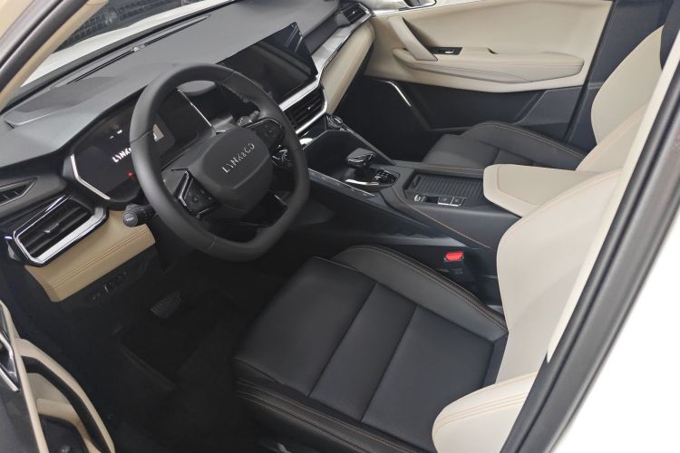 领克06 EM-P 2023款 1.5T Remix PHEV Pro中控内饰19