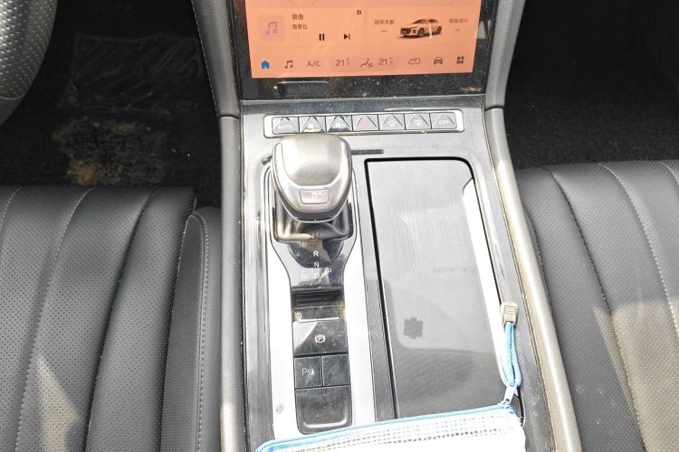 红旗H5 2023款 1.5T DCT智联旗韵版中控内饰18