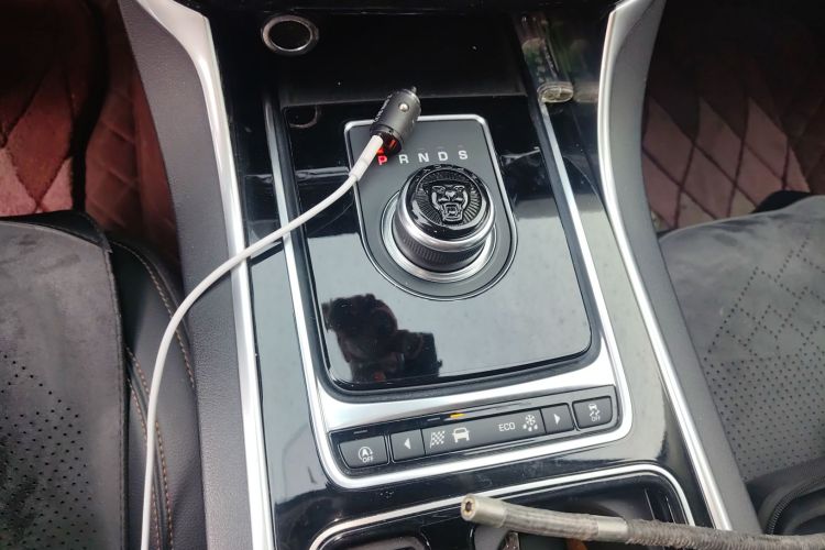 捷豹XEL 2018款 2.0T 200PS 尊享版中控内饰18