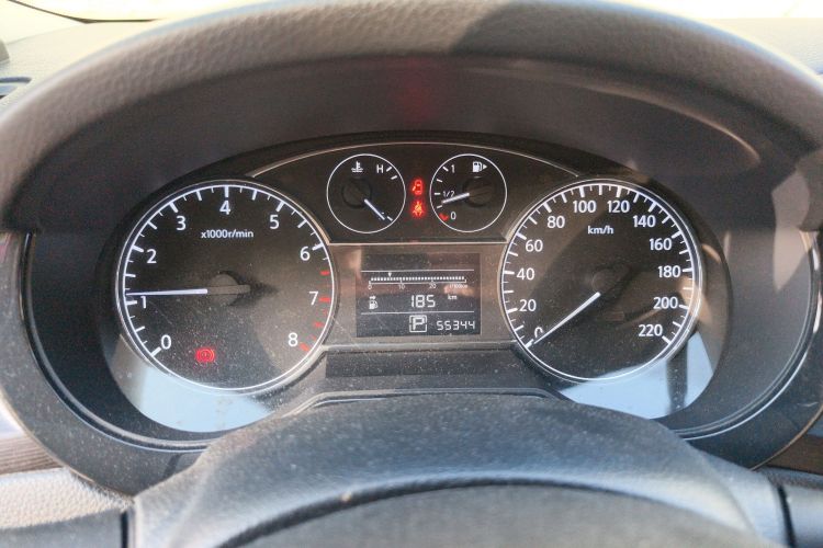 日产 骐达TIIDA 2014款 1.6L CVT舒适型中控内饰14