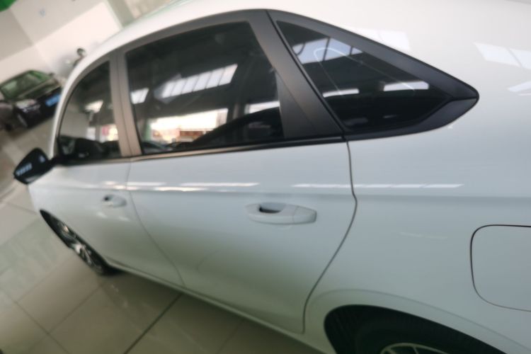 吉利汽车 帝豪 2023款 第4代冠军版 1.5L CVT豪华型车身外观4