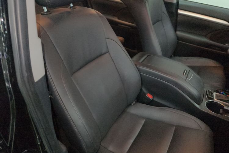 丰田 汉兰达 2018款  2.0T 两驱豪华版 7座 国VI局部细节41