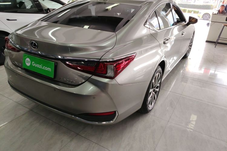 雷克萨斯ES 2023款 200 卓越版车身外观9